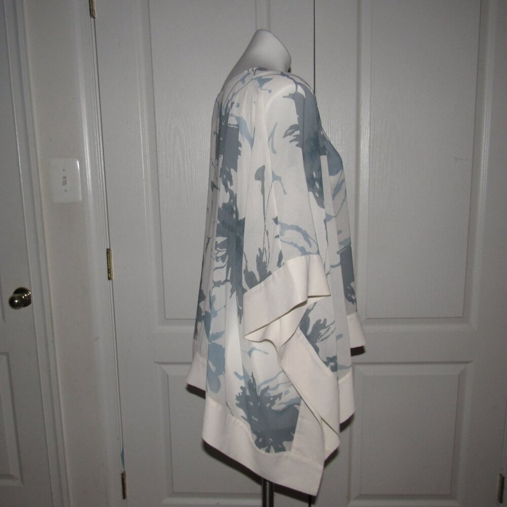 Wynne Layers Watercolor Bloom Draped Floral Poncho Cape Size L |Boho Chic Flowy - Picture 4 of 8